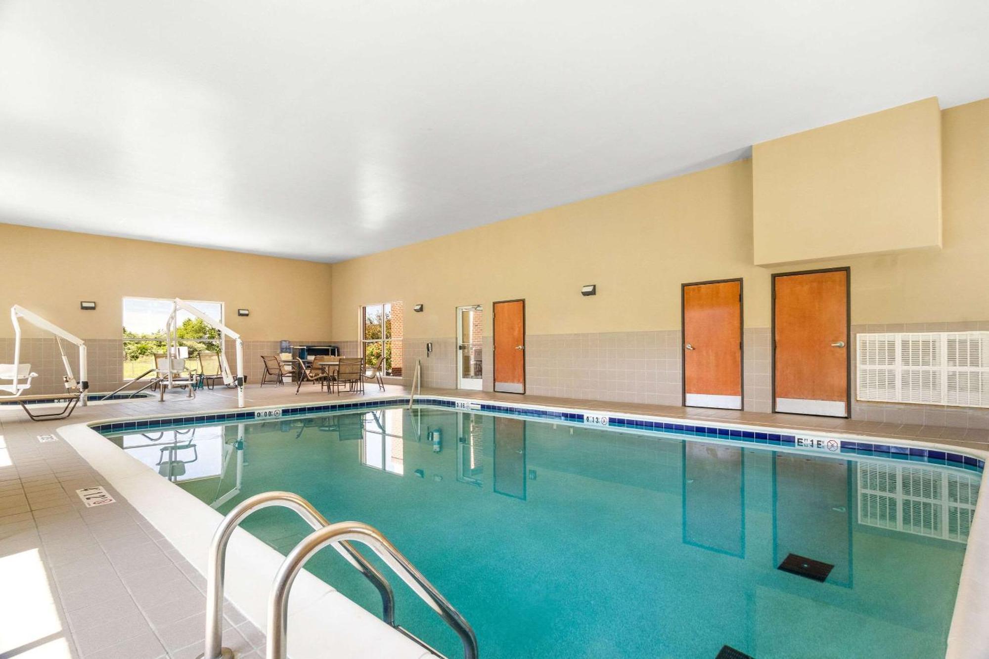 Comfort Suites Mount Vernon Bagian luar foto