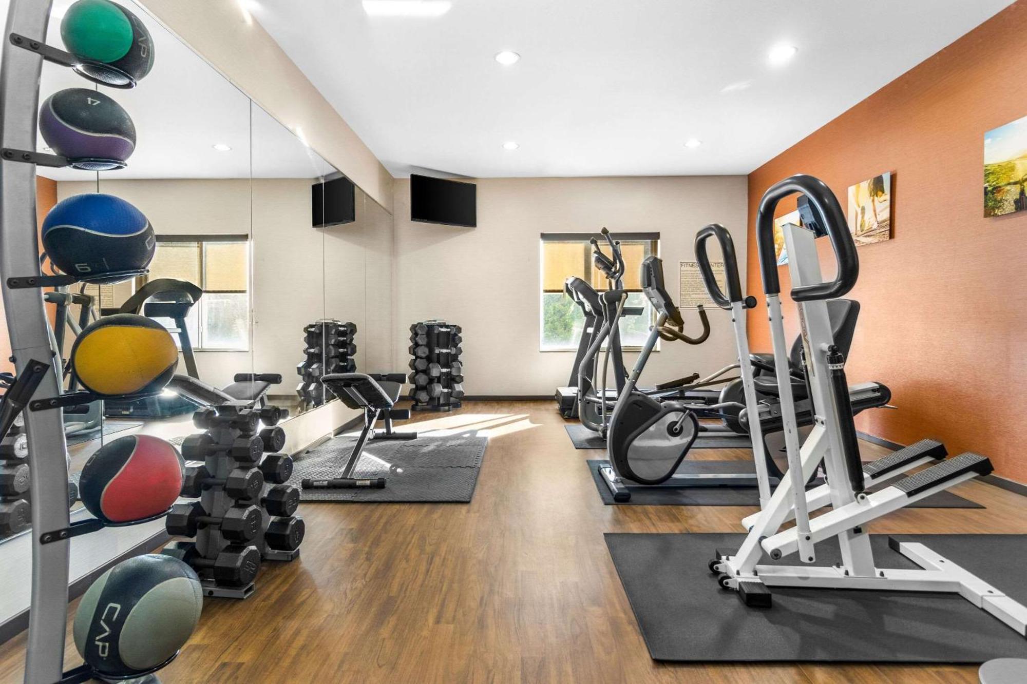 Comfort Suites Mount Vernon Bagian luar foto