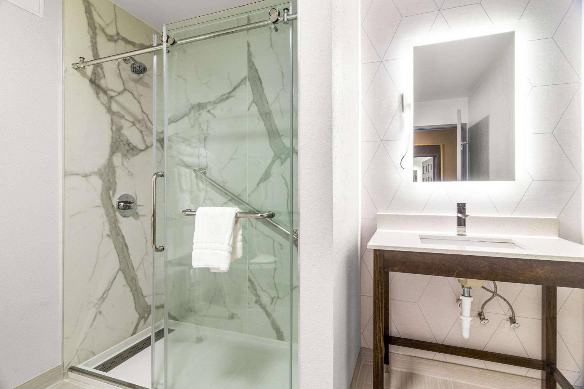 Comfort Suites Mount Vernon Bagian luar foto